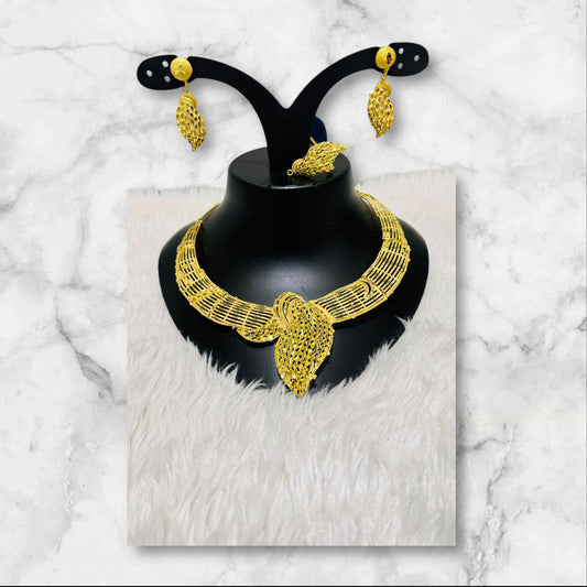 Parure de Bijoux Élégante en Doré - Collier, Boucles d’Oreilles et Bague